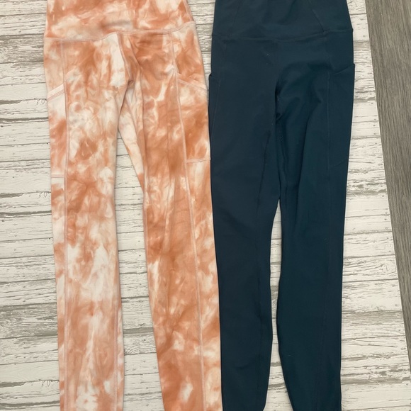 2 pair XS Fabletics leggings - Picture 2 of 2